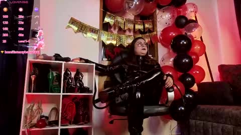 luanadabbraccio_ online show from 04-30-26, 02:01