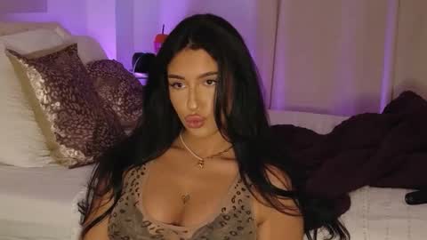 Snapshot of luanaxdess chatting on 05-11-26, 07:00 Luana Dess online show from 05-11-26, 07:00