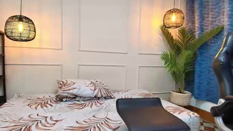 lUAN online show from 10-04-25, 05:11