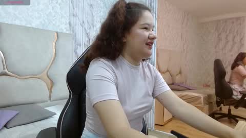 LUAR  online show from 12-21-25, 11:50