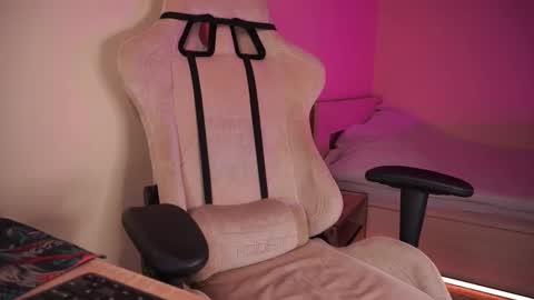 Luba online show from 11-04-25, 06:51