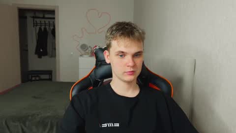 Lucas Gill online show from 09-29-25, 02:38