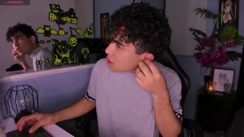 Snapshot of lucascarterr chatting on 10-19-25, 04:02 lucascarterr online show from 10-19-25, 04:02