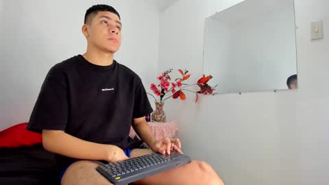 Snapshot of lucastorrez01 chatting on 12-17-25, 11:55 LUCAS TORREZ online show from 12-17-25, 11:55