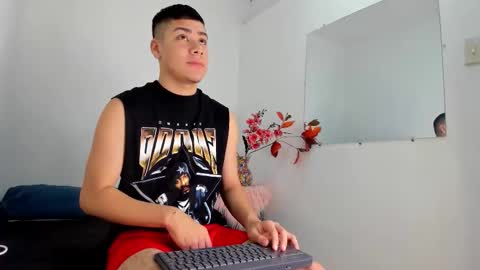 Snapshot of lucastorrez01 chatting on 12-21-25, 11:01 LUCAS TORREZ online show from 12-21-25, 11:01