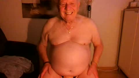 Snapshot of lucbottom031249 chatting on 06-12-26, 01:59 lucbottom031249 online show from 06-12-26, 01:59