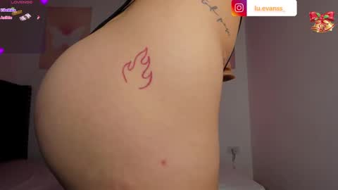 Snapshot of lucero_evanss chatting on 12-24-24, 01:16 Lucero online show from 12-24-24, 01:16