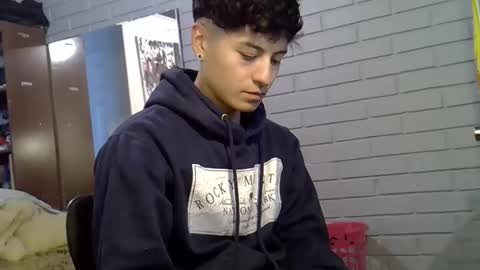 Snapshot of luchosaando chatting on 04-25-26, 01:52 Felipe online show from 04-25-26, 01:52