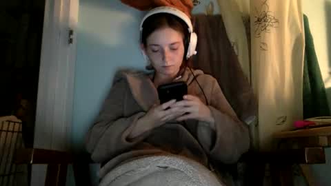 Snapshot of luci_layne chatting on 05-27-26, 09:45 Luci Layne online show from 05-27-26, 09:45
