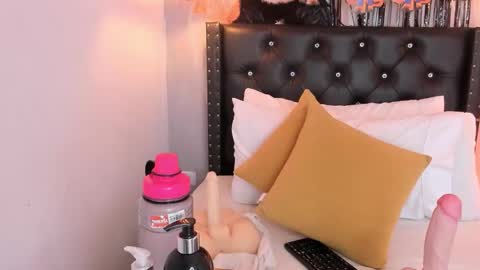 Lucia online show from 10-27-25, 07:18