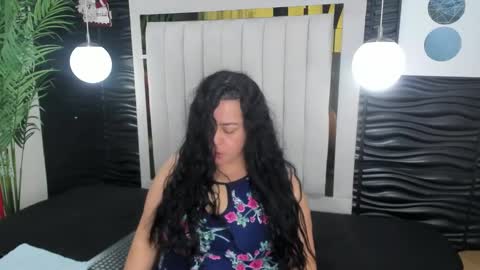 Lucia Vonne online show from 01-08-25, 11:21