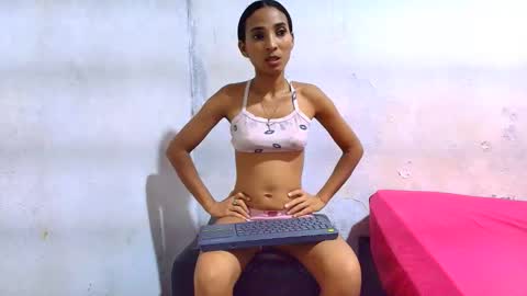 Snapshot of luciana_daza chatting on 12-05-25, 04:21 Luciana online show from 12-05-25, 04:21