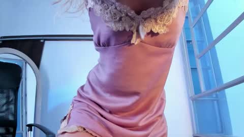 Luciana Evans online show from 10-23-25, 03:00