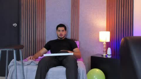 Snapshot of luciano_vitale_ chatting on 07-06-26, 12:24 Luciano online show from 07-06-26, 12:24