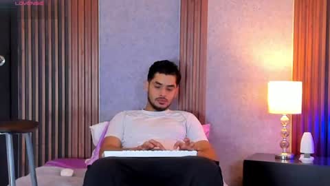 Snapshot of luciano_vitale_ chatting on 07-10-26, 12:52 Luciano online show from 07-10-26, 12:52