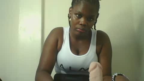 luciaresa online show from 07-14-26, 12:00