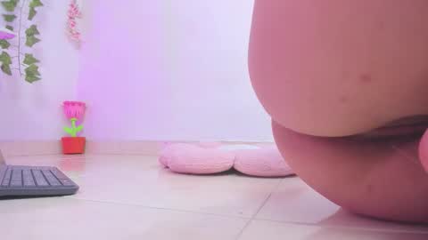 Snapshot of lucie_angel chatting on 10-31-25, 01:34 Lucie Grey online show from 10-31-25, 01:34