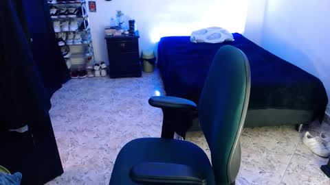 luciifer_hills online show from 01-01-25, 06:06