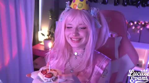 Lucy UwU online show from 07-30-26, 06:23