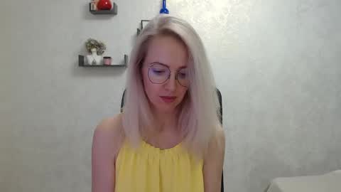 Snapshot of luckcristal chatting on 03-05-25, 03:51 Arina online show from 03-05-25, 03:51