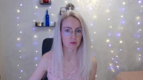 Snapshot of luckcristal chatting on 03-02-26, 06:15 Arina online show from 03-02-26, 06:15