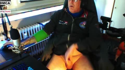        call me  Stefan online show from 02-08-25, 02:16