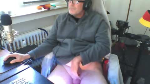 Snapshot of luckyfreak1 chatting on 06-13-26, 11:52 call me Stefan online show from 06-13-26, 11:52