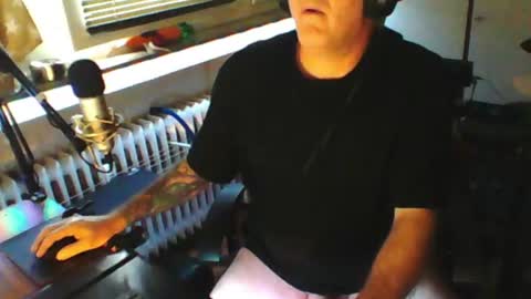 Snapshot of luckyfreak1 chatting on 07-11-26, 07:05 call me Stefan online show from 07-11-26, 07:05