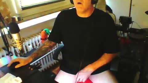 Snapshot of luckyfreak1 chatting on 07-12-26, 07:10 call me Stefan online show from 07-12-26, 07:10