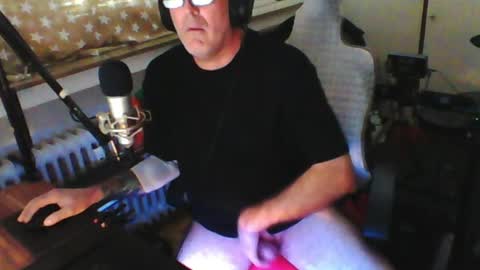 Snapshot of luckyfreak1 chatting on 07-13-26, 01:03 call me Stefan online show from 07-13-26, 01:03