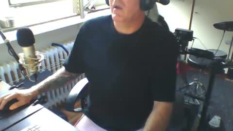 Snapshot of luckyfreak1 chatting on 07-18-26, 05:17 call me Stefan online show from 07-18-26, 05:17