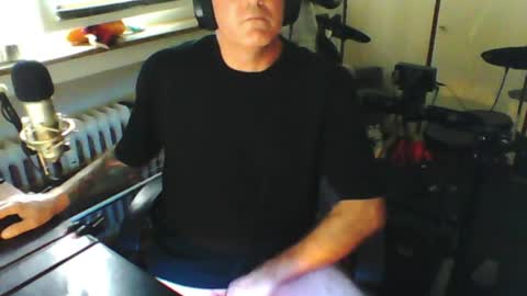 Snapshot of luckyfreak1 chatting on 07-19-26, 05:27 call me Stefan online show from 07-19-26, 05:27