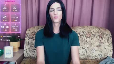 Snapshot of luckyguy_7 chatting on 12-12-24, 03:37 Christy online show from 12-12-24, 03:37