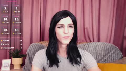 Snapshot of luckyguy_7 chatting on 12-19-24, 06:45 Christy online show from 12-19-24, 06:45