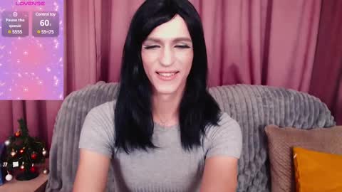 Snapshot of luckyguy_7 chatting on 12-22-24, 12:38 Christy online show from 12-22-24, 12:38