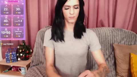 Snapshot of luckyguy_7 chatting on 12-22-24, 03:44 Christy online show from 12-22-24, 03:44