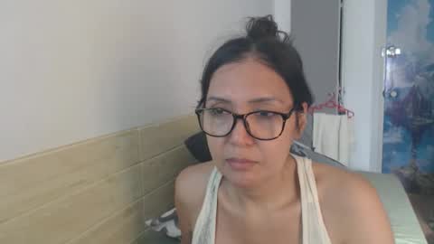 Snapshot of luckyisa chatting on 10-15-25, 09:20 angelisa online show from 10-15-25, 09:20