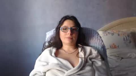 luckylinda23 online show from 12-19-25, 12:23