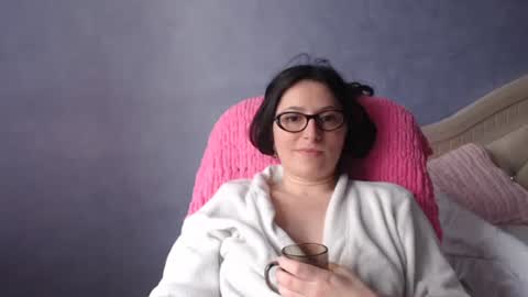 Snapshot of luckylinda23 chatting on 05-09-26, 09:36 luckylinda23 online show from 05-09-26, 09:36