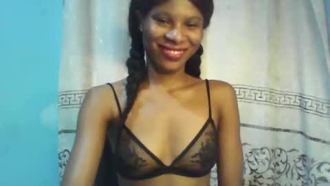 Snapshot of luckymadequeen chatting on 01-05-25, 07:07 Gloria online show from 01-05-25, 07:07