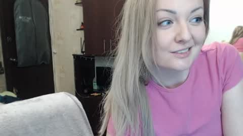 Snapshot of luckyshotgirl chatting on 01-21-25, 06:55 LuckyShot online show from 01-21-25, 06:55