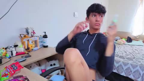 Lu Independent Model online show from 12-20-25, 03:52