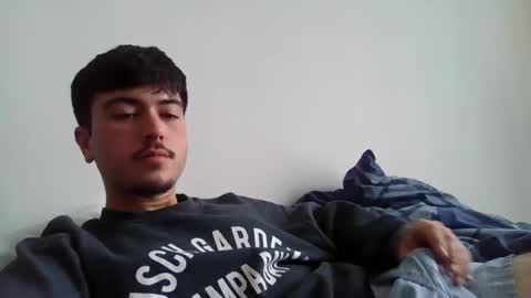 Snapshot of lucrativebong chatting on 01-17-25, 08:33 Zack online show from 01-17-25, 08:33