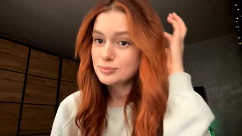 Snapshot of lucretiareisen chatting on 03-27-26, 05:12 EmmaEmbers online show from 03-27-26, 05:12