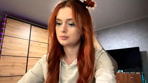 Snapshot of lucretiareisen chatting on 03-29-26, 03:12 EmmaEmbers online show from 03-29-26, 03:12