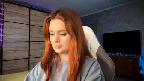 Snapshot of lucretiareisen chatting on 04-01-26, 03:09 EmmaEmbers online show from 04-01-26, 03:09