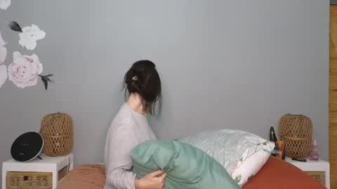 Snapshot of lucy1990xxx chatting on 06-15-26, 09:06 Lucy online show from 06-15-26, 09:06