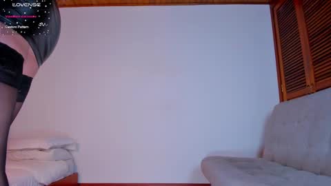 Hello my name is Lucy nice to meet you  thumb up is important for me kisses     online show from 03-04-25, 06:18