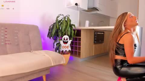 Hello my name is Lucy nice to meet you  thumb up is important for me kisses     online show from 10-22-25, 03:56