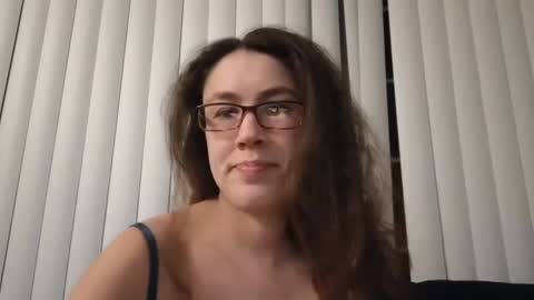 Snapshot of lucy_allison chatting on 02-04-25, 05:10 Lucy online show from 02-04-25, 05:10